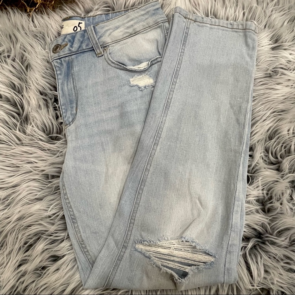 GARAGE Low Rise Distressed Mom Jean